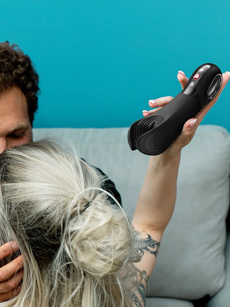 FUN FACTORY Manta black lifestyle image showing discreet product handling and ergonomic design.